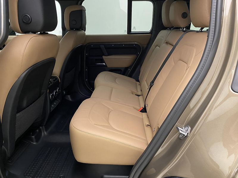 Land Rover Defender 110 D300 X-DYNAMIC HSE AWD CZ - fotka 5 z 54