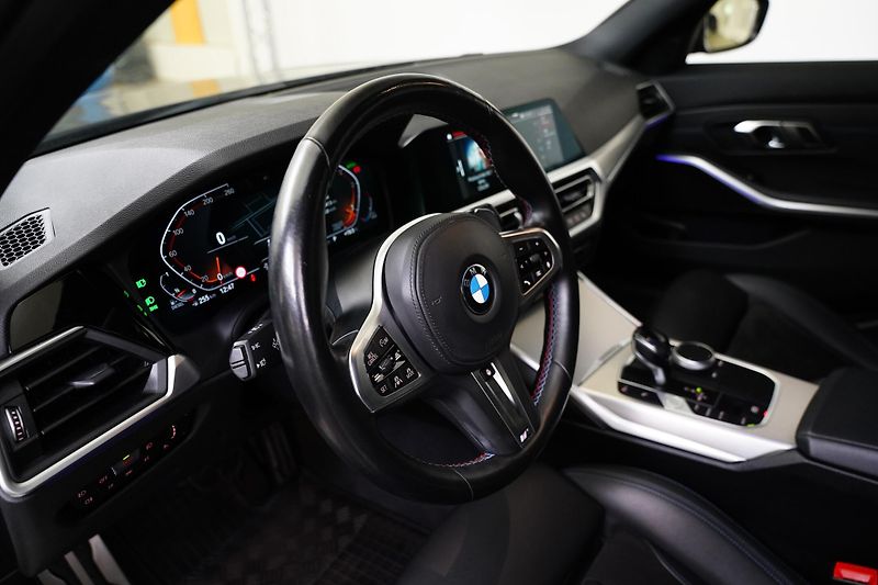 BMW Řada 3 - fotka 14 z 28