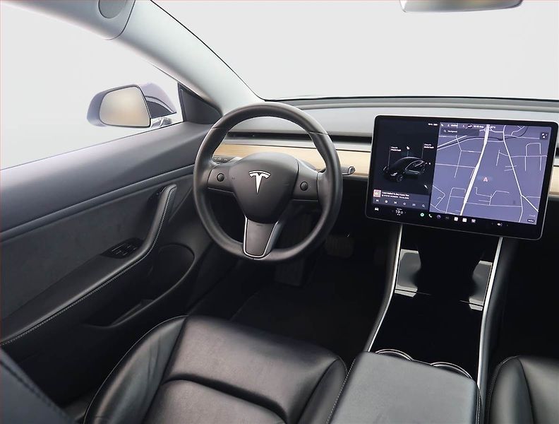 Tesla Model 3 (2019) Std Range Plus 52kWh, SoH 78% - fotka 7 z 32