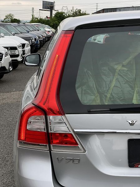 Volvo V70 2.0D D4 AUTOMAT KŮŽE KLIMA - fotka 39 z 41