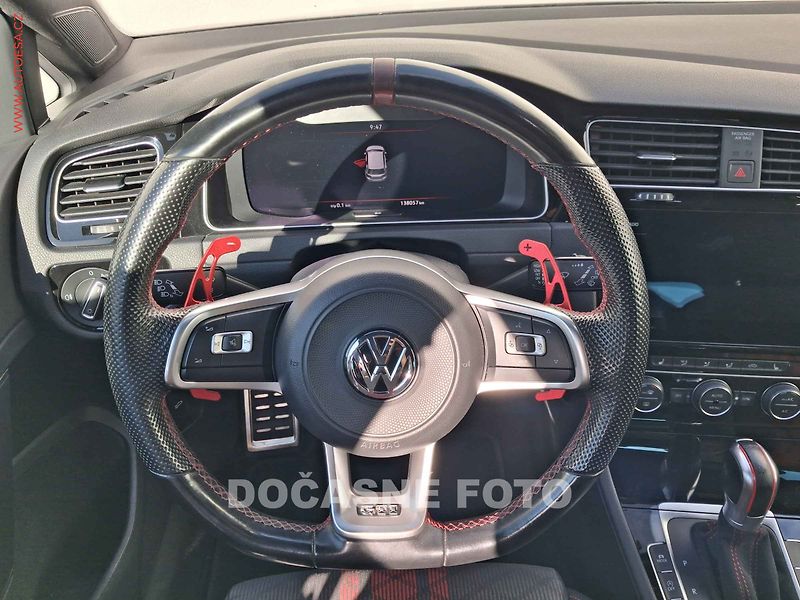 Volkswagen Golf (2019) 2.0 TSi, GTi, DSG, LED - fotka 11 z 20