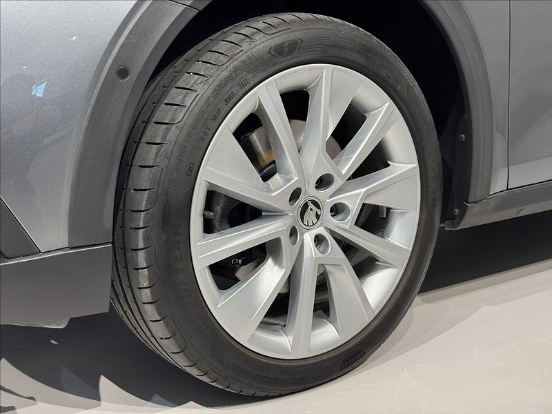 Škoda Octavia 2,0 TDi  DSG 4x4 Scout Virtual - fotka 6 z 47