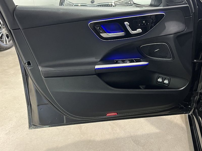 Mercedes-Benz Třídy C 300e Avantgarde Premium DIGI.L - fotka 8 z 21