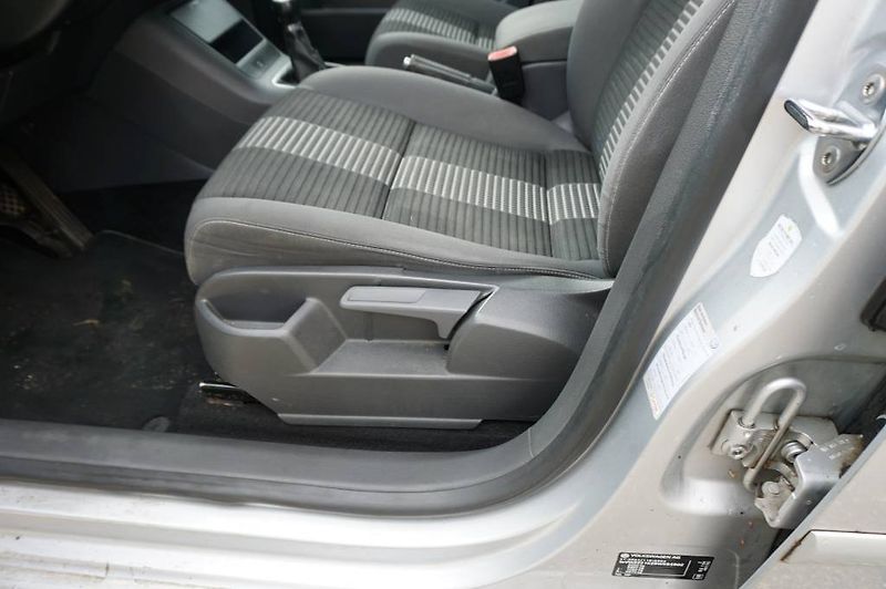 Volkswagen Golf Plus (2008) 1,9 - fotka 6 z 24