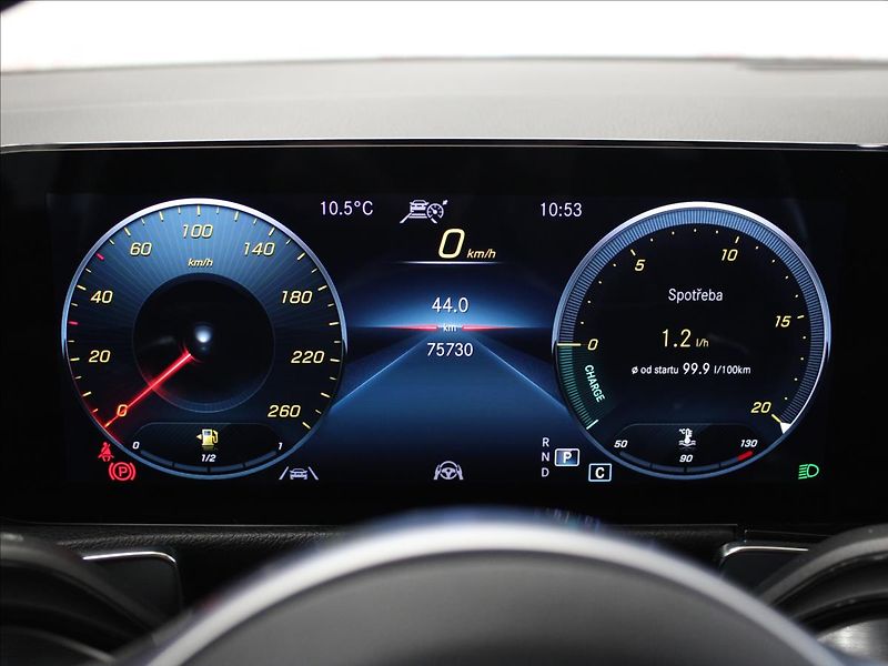 Mercedes-Benz GLB 2,0 250 4Matic AMG Line - fotka 22 z 39