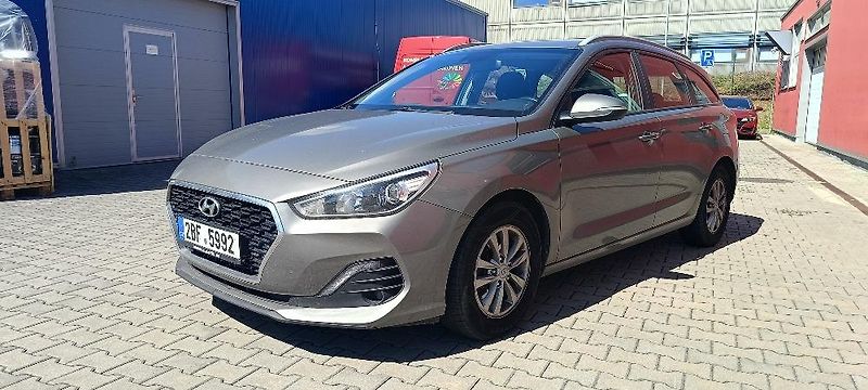 Hyundai i30 (2019) - fotka 1 z 12