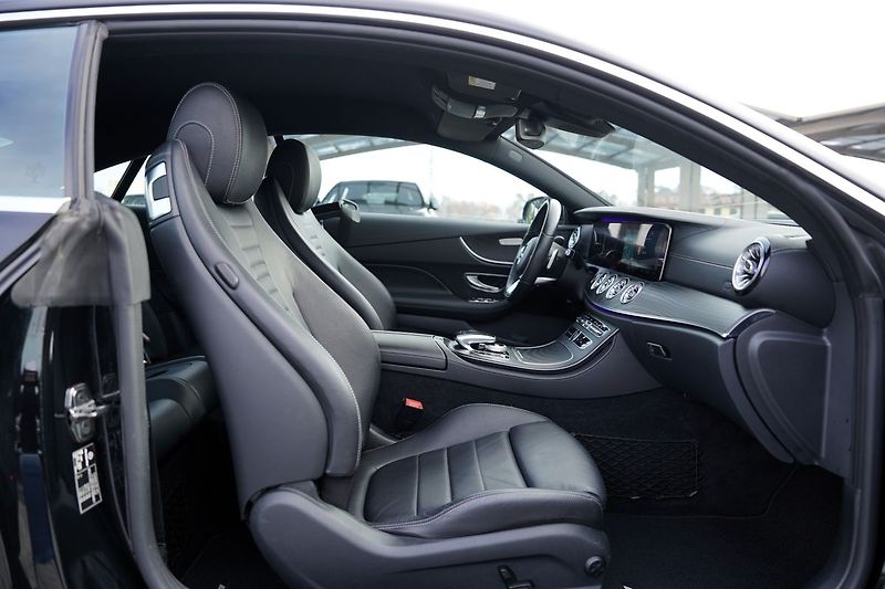Mercedes-Benz Třídy E E 300d AMG Avantgarde/245 PS - fotka 23 z 34