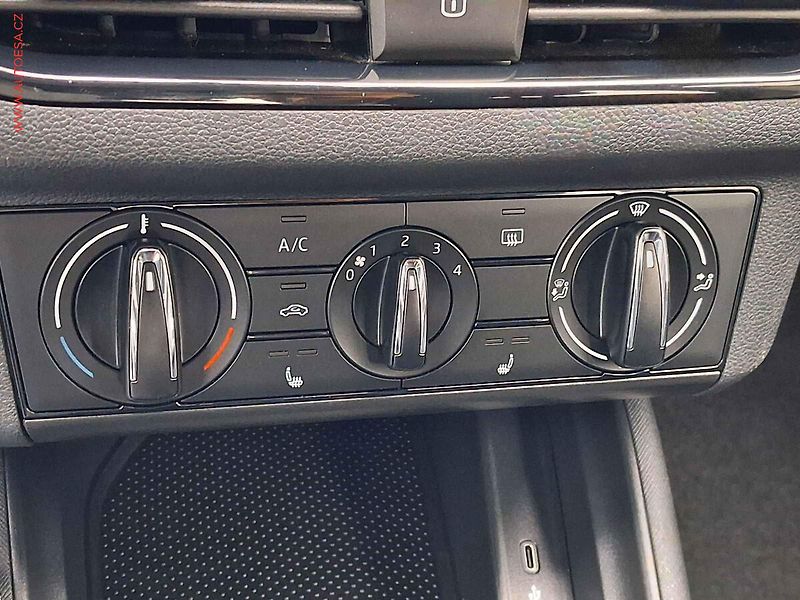 Škoda Scala (2020) 1.0 TSi, AC, park.čidla - fotka 14 z 17