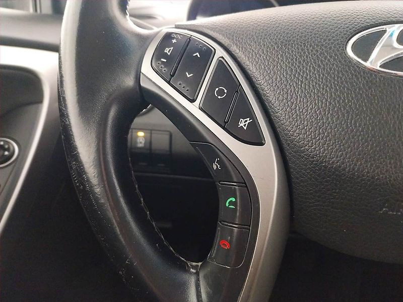 Hyundai i30 (2016) 1.6 CRDi, Serv.kniha, Xenony - fotka 17 z 21