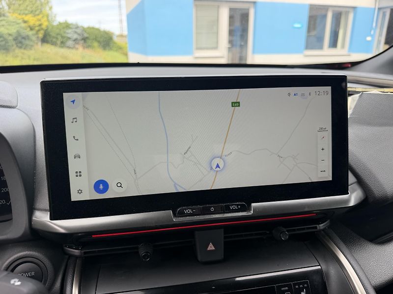 Toyota C-HR 1,8i hybrid automat navigace - fotka 18 z 21