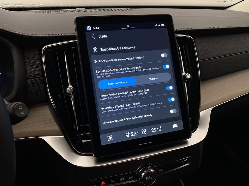 Volvo XC90 (2026) T8 AWD RECHARGE BRIGHT PLUS 7m - fotka 52 z 72