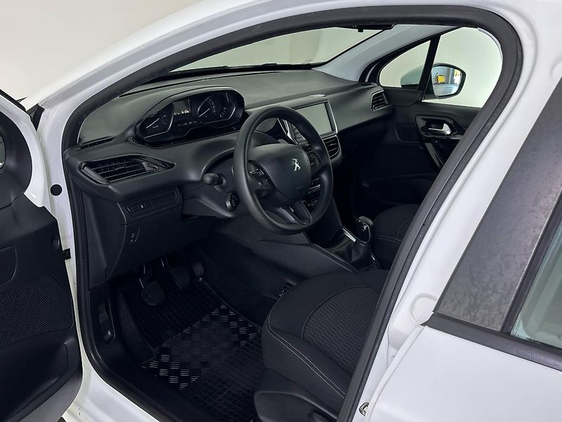 Peugeot 208 Hatchback 208 - fotka 6 z 26