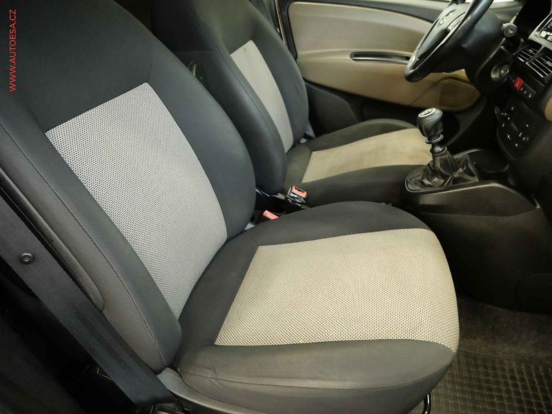 Opel Combo (2012) 1.6CDTi 7míst, AC, temp - fotka 11 z 18