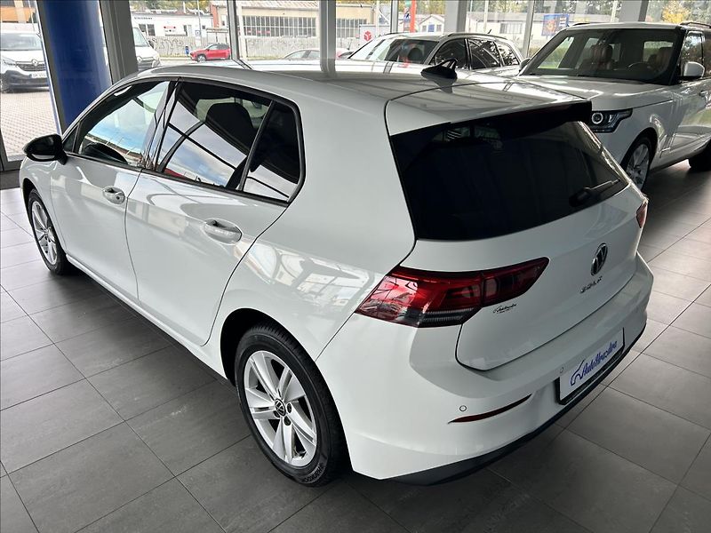 Volkswagen Golf 1,5   TSI,96kW,SERVISKA,LIFE - fotka 4 z 28