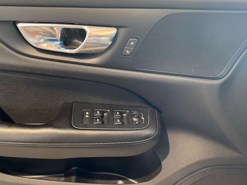 Volvo V60 D3 AWD MOM PRO - fotka 22 z 26