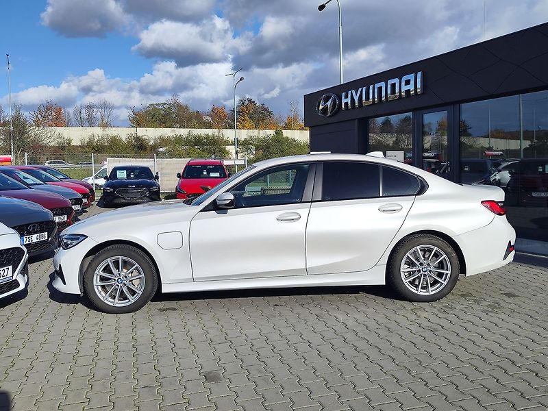 BMW Řada 3 E330/215kW Sportline AT PHEV - fotka 8 z 34