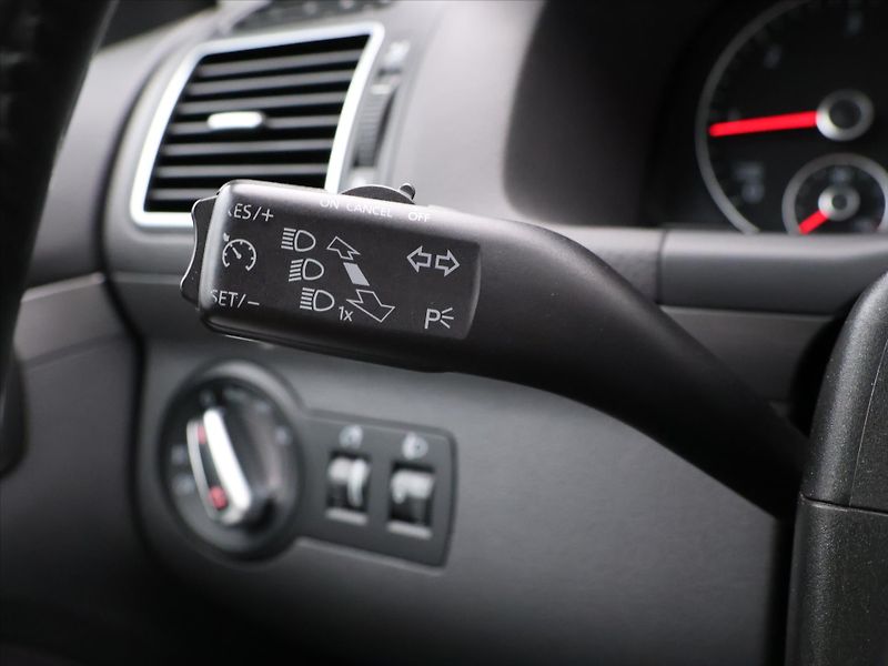 Volkswagen Touran 1,6 TDI 77kW DSG Comfortline C - fotka 17 z 32