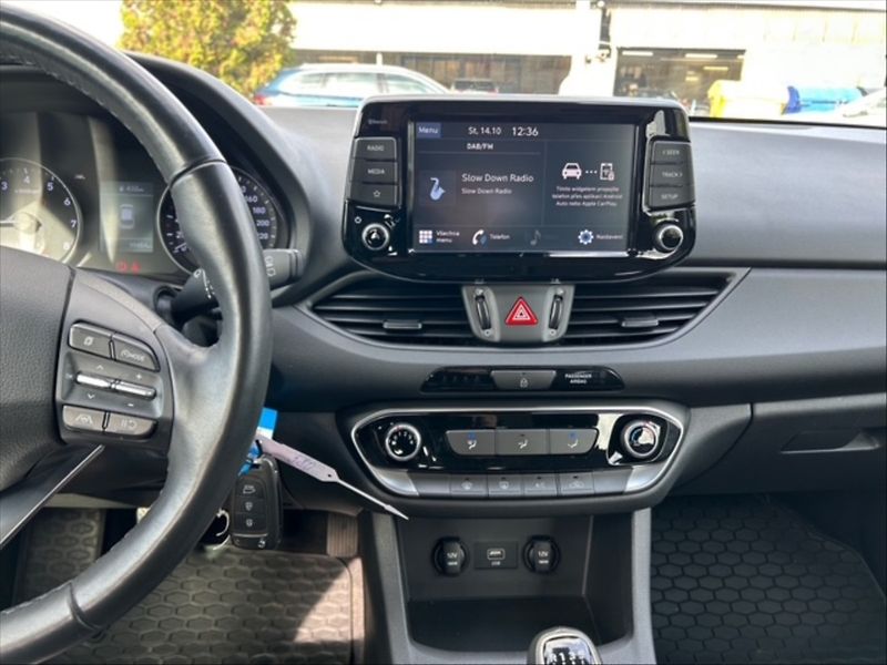 Hyundai i30 1,5 i Family Comfort - fotka 10 z 11