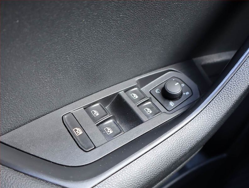 Škoda Karoq (2020) 1.6 TDI - fotka 15 z 17