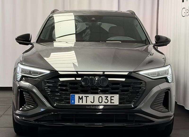 Audi Q8 e-tron 55 Q 360kam Kůže 4 zóny Pano - fotka 5 z 16