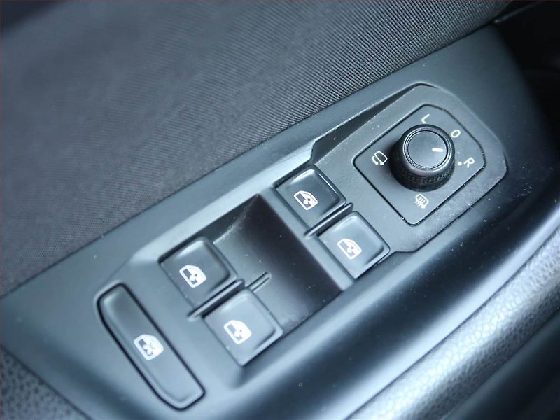 Volkswagen Passat (2019) 2.0 TDI, Tempomat - fotka 16 z 17