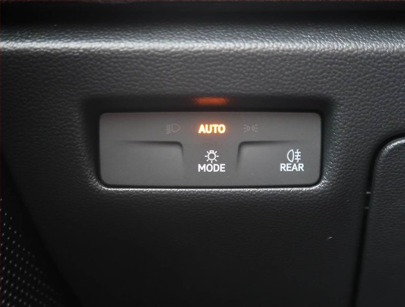 Volkswagen Passat (2025) 1.5 eTSI ACT - fotka 20 z 23