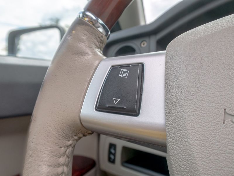 Jeep Commander (2007) ČR 3.0CRD 160KW – 7sedadel - fotka 19 z 62