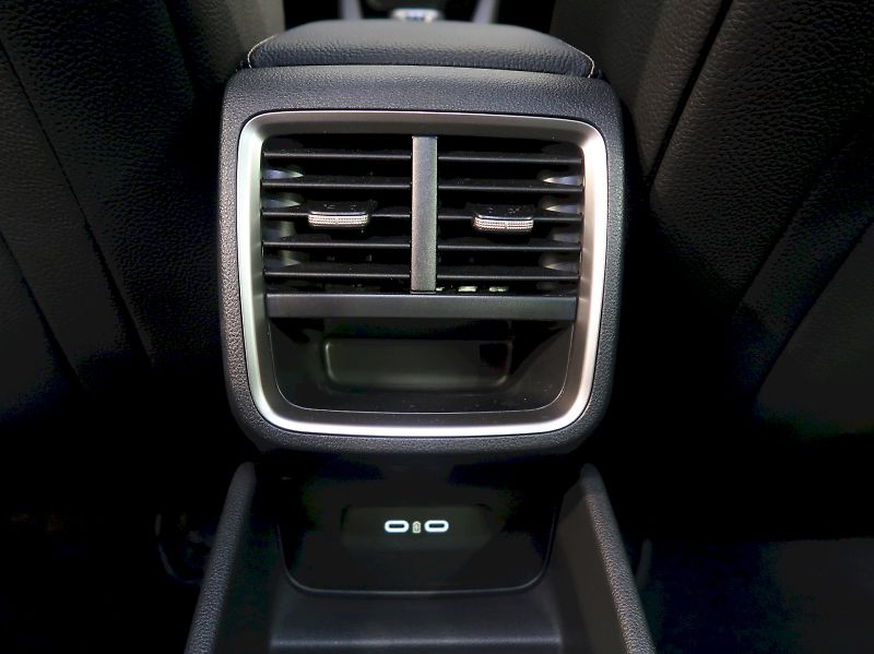 Škoda Octavia (2025) TOP SELECTION 1.5TSI M-HEV 110 - fotka 36 z 38