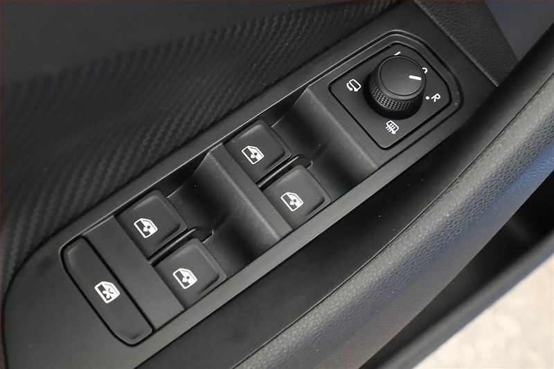 Škoda Kamiq (2026) 1.0 TSI, MONTE CARLO, AUTOMAT - fotka 20 z 21