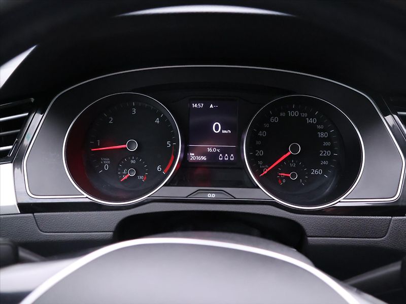 Volkswagen Passat 1,6 TDI Comfortline LED - fotka 16 z 32