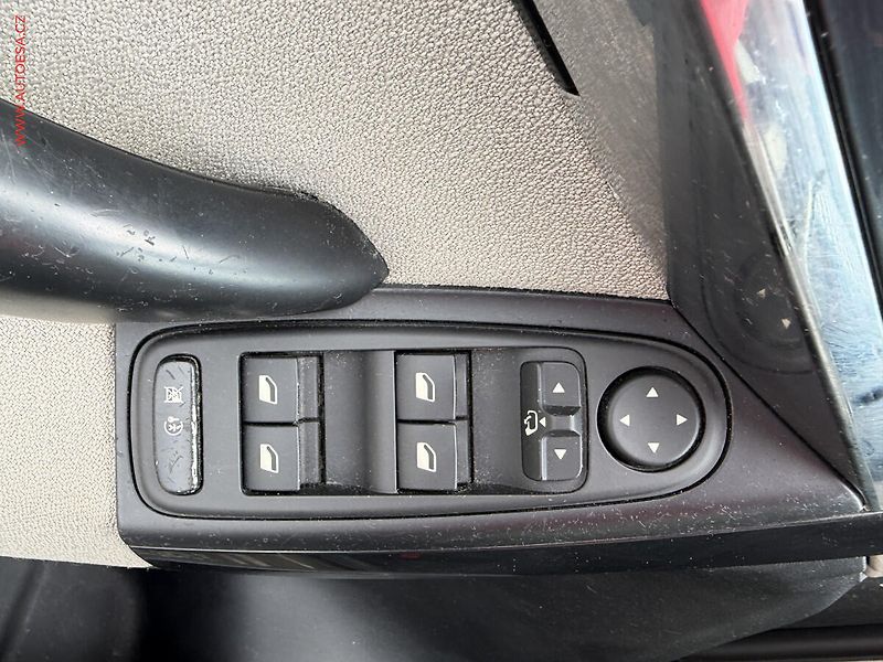 Citroën C4 Picasso (2013) 1.6 HDI, autoAC, temp - fotka 15 z 16