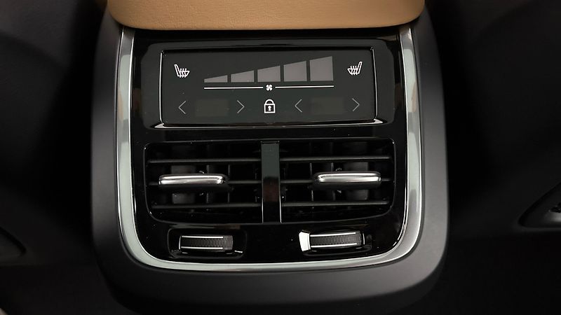 Volvo XC90 2.0 B5 AUT AWD Ultimate Bright - fotka 24 z 34