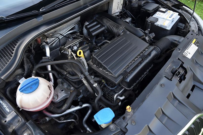 Škoda Fabia 1.2 TSi STYLE,KLIMA,VÝHŘEV,PDC - fotka 44 z 46