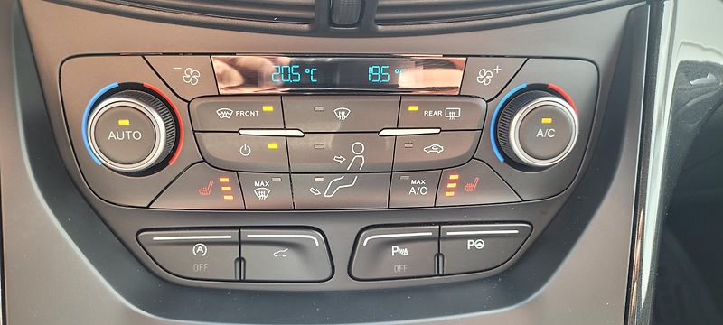 Ford Kuga (2016) 1,5 110kW ST-Line Bi-Xenony - fotka 22 z 45