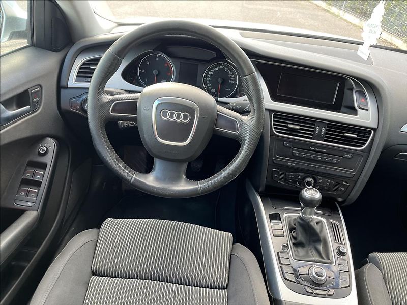 Audi A4 2,0 TDi KLIMA XENON 2x KOLA - fotka 14 z 33