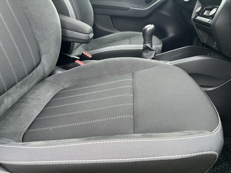 Škoda Fabia Style+ 1.0TSi KAMERA ČR 1.MAJ. - fotka 36 z 46