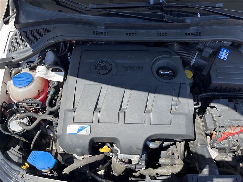 Škoda Rapid 1,6 TDi 66KW KLIMA STK 6/28 - fotka 28 z 32