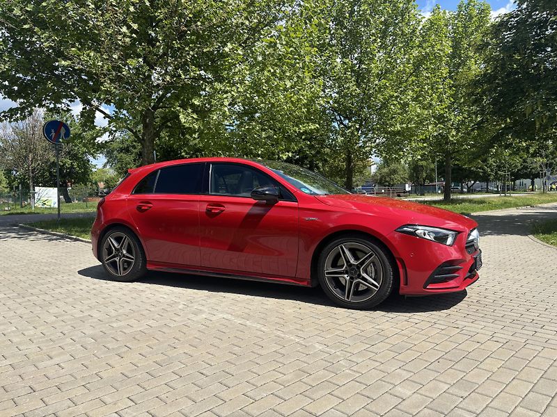 Mercedes-Benz Třídy A A 35 AMG 4Matic - fotka 13 z 31
