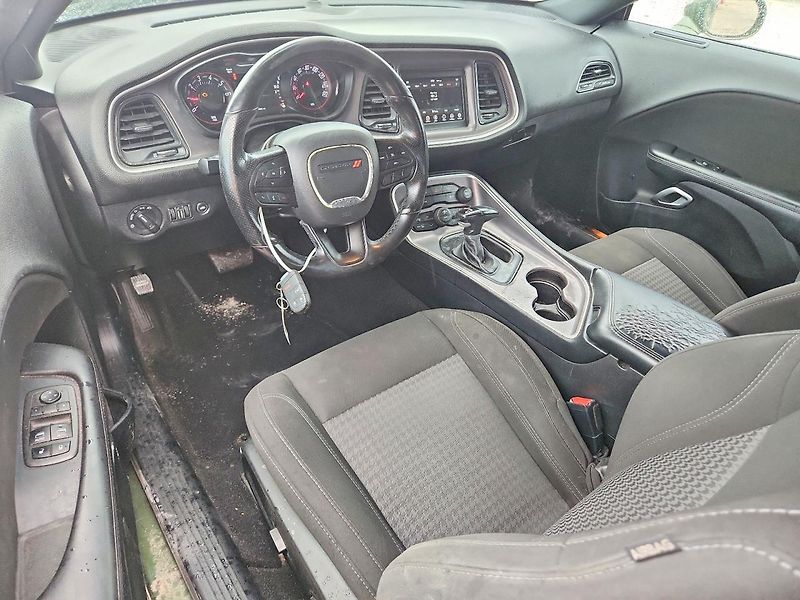 Dodge Challenger (2022) SXT 3.6 - fotka 8 z 11