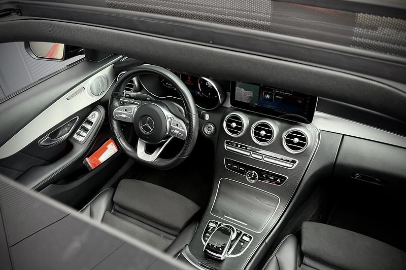 Mercedes-Benz Třídy C (2019) C 300d 4Matic AMG Line - fotka 9 z 32