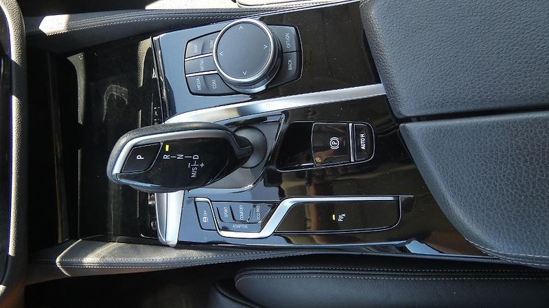 BMW Řada 5 Touring 520d xDrive - fotka 17 z 25