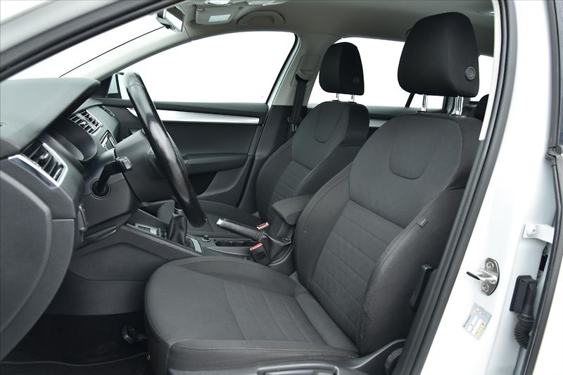 Škoda Octavia 1.6 TDI 81kW STYLE ČR - fotka 9 z 24