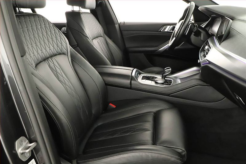 BMW X6 (2021) xDrive30d, ACC, Výhřev, Kamera - fotka 7 z 31