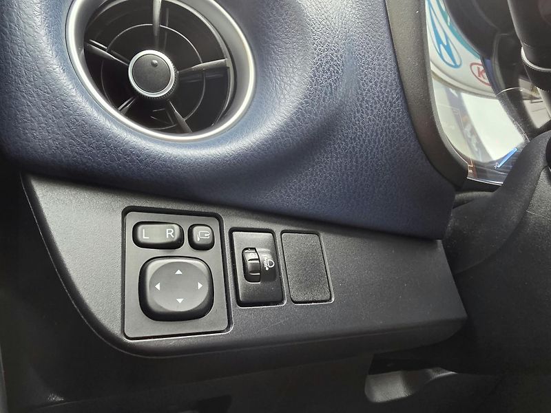 Toyota Yaris 1.5-AUTOMAT-SELECTION EDICE - fotka 13 z 22