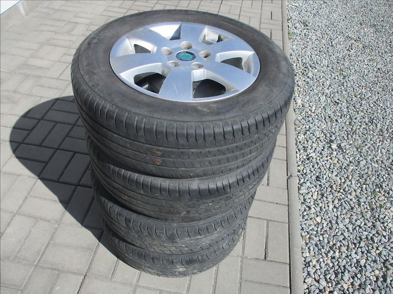 Škoda Octavia 1,6 TDI, klima, tažné zař. - fotka 24 z 25