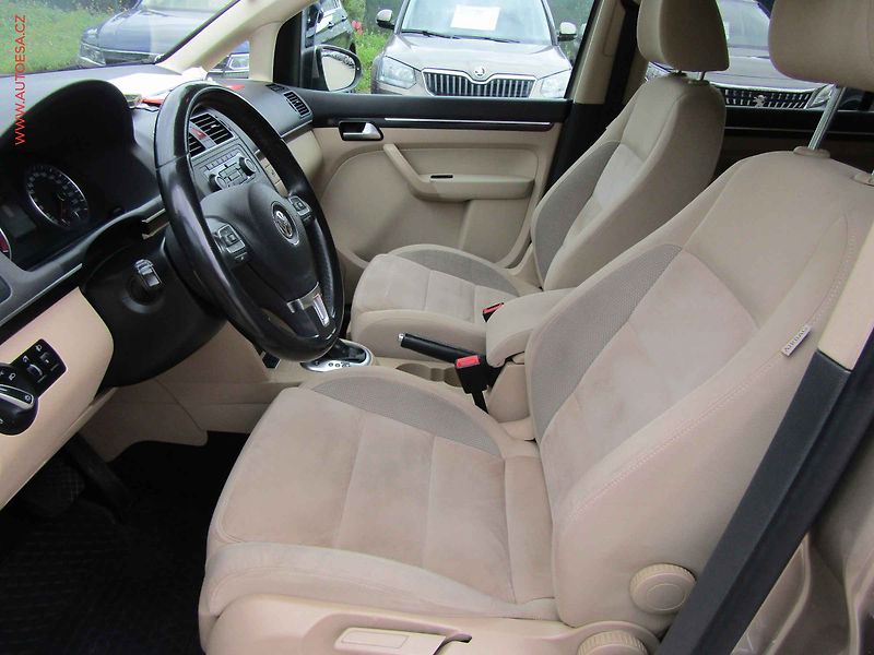 Volkswagen Touran (2012) 2.0TDi, DSG - fotka 9 z 20