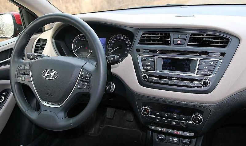 Škoda Fabia a Hyundai i20 (zleva).