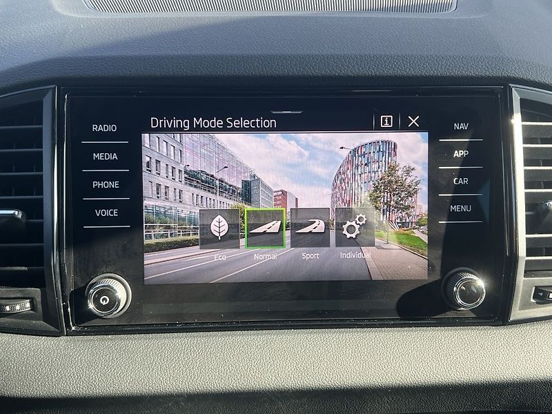 Škoda Karoq Sportline 1.5 TSI 110 kW - fotka 24 z 37
