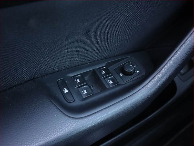 Volkswagen Passat (2020) 2.0 TDI, Serv.kniha, Navi - fotka 16 z 20