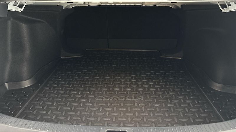 Toyota Corolla 1.8 Hybrid AUT Active Sedan - fotka 17 z 25
